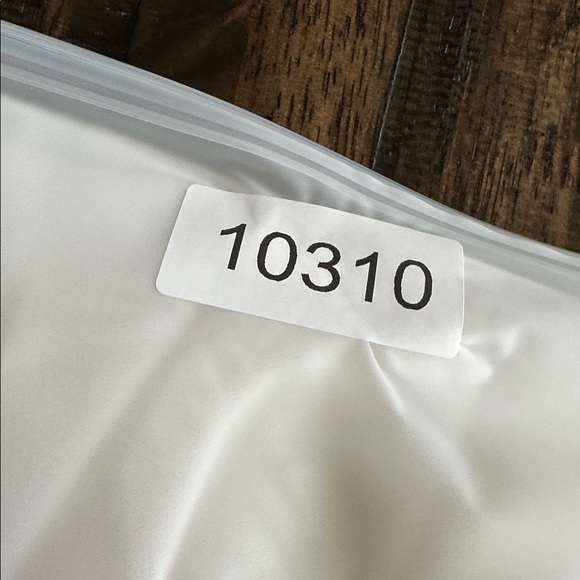 NWOT Anthropologie Women’s Sheer Smocked Babydoll White Blue Embroidered Top - M - Picture 10 of 10